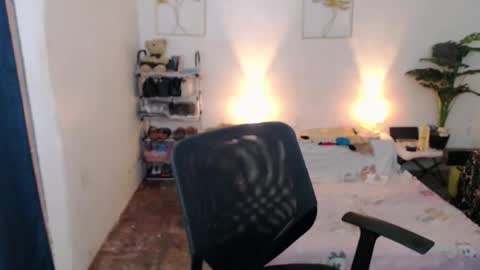 urhotguy_mark online show from 11-04-25, 03:16