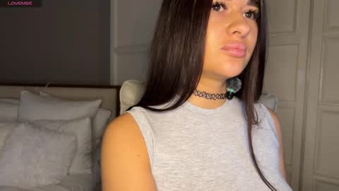 Snapshot of urlillshy chatting on 10-20-25, 01:06 Kristina online show from 10-20-25, 01:06