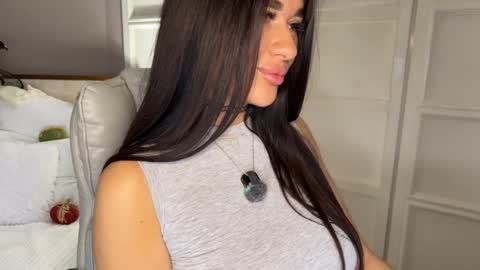 Snapshot of urlillshy chatting on 10-27-25, 01:09 Kristina online show from 10-27-25, 01:09