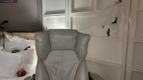 Snapshot of urlillshy chatting on 11-01-25, 01:07 Kristina online show from 11-01-25, 01:07