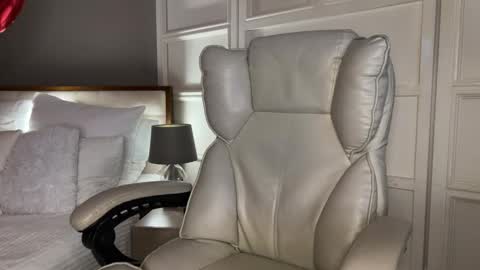 Snapshot of urlillshy chatting on 12-05-25, 01:14 Kristina online show from 12-05-25, 01:14