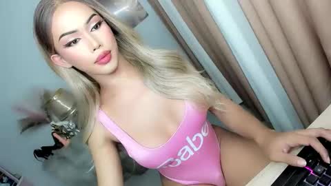 Snapshot of urlovelyangelts chatting on 10-10-25, 05:23 ANGEL online show from 10-10-25, 05:23