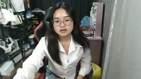 urlovelychinita online show from 10-04-25, 11:58