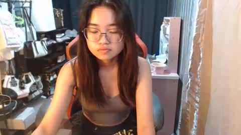 urlovelychinita online show from 10-13-25, 08:42