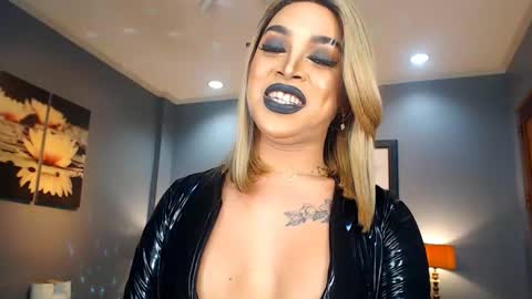 UrMajestyTyra online show from 02-04-25, 06:25