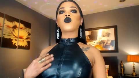 Snapshot of urmajestytyra chatting on 03-17-26, 01:10 UrMajestyTyra online show from 03-17-26, 01:10
