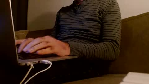 Snapshot of uropportunity chatting on 01-21-25, 06:02 Dutchsoftie online show from 01-21-25, 06:02