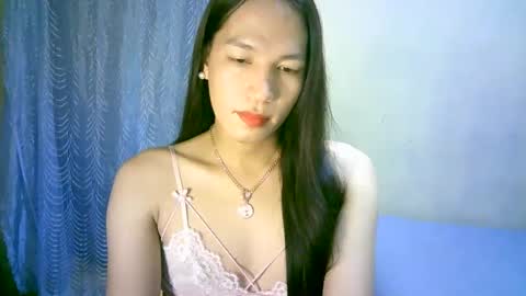 Snapshot of urpinaylovelyjuliaxxx chatting on 12-15-24, 12:49 queen julia not into CHEAPGUY online show from 12-15-24, 12:49