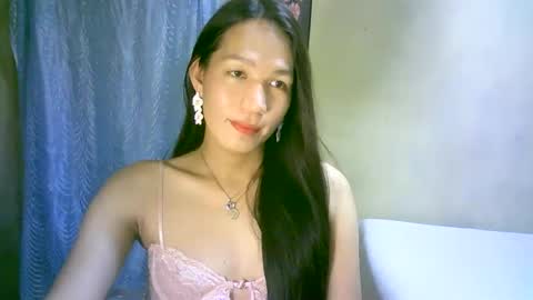 Snapshot of urpinaylovelyjuliaxxx chatting on 02-16-25, 01:38 queen julia not into CHEAPGUY online show from 02-16-25, 01:38