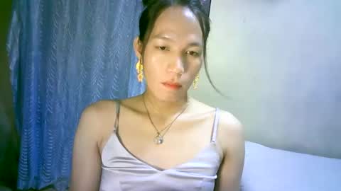 Snapshot of urpinaylovelyjuliaxxx chatting on 02-17-25, 12:48 queen julia not into CHEAPGUY online show from 02-17-25, 12:48