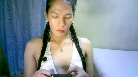Snapshot of urpinaylovelyjuliaxxx chatting on 02-27-25, 12:56 queen julia not into CHEAPGUY online show from 02-27-25, 12:56