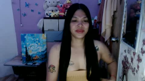 Snapshot of urpreciouspinayxxx chatting on 07-07-26, 10:52 hi im kim online show from 07-07-26, 10:52