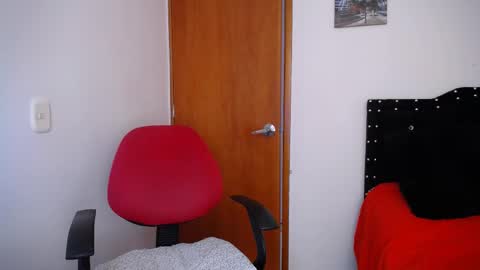 Snapshot of ursulawhite69 chatting on 02-20-25, 04:14 Eveling Blanco online show from 02-20-25, 04:14