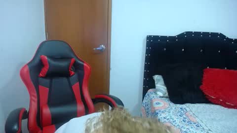 Snapshot of ursulawhite69 chatting on 10-26-25, 01:00 Eveling Blanco online show from 10-26-25, 01:00