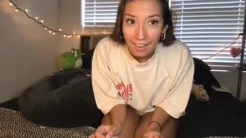 Snapshot of ursweetestlilly chatting on 10-01-25, 03:07 Lily online show from 10-01-25, 03:07