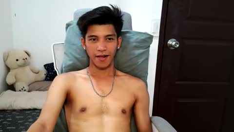 Snapshot of ursweetie_boy chatting on 04-22-26, 07:33 ursweetie_boy online show from 04-22-26, 07:33