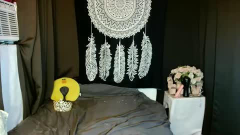 Snapshot of urthai_hotfilipinax chatting on 12-17-24, 02:55 angel online show from 12-17-24, 02:55