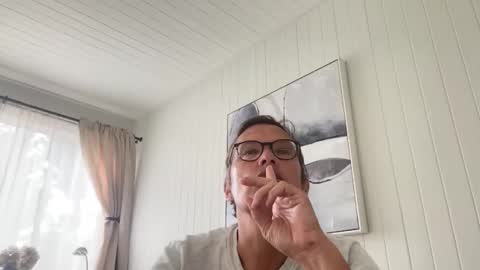 Snapshot of usablemale chatting on 11-11-25, 10:32 P online show from 11-11-25, 10:32