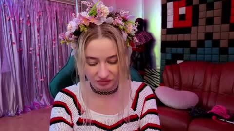 Snapshot of uvrays999 chatting on 04-10-26, 03:17 Leila online show from 04-10-26, 03:17