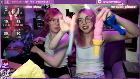 Snapshot of v3n0mb1t3z chatting on 11-05-25, 02:00 kermit online show from 11-05-25, 02:00