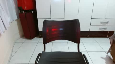 Snapshot of vaholiver chatting on 02-17-26, 11:44 Vah Oliver online show from 02-17-26, 11:44