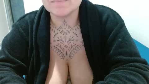 Snapshot of vaholiver chatting on 02-27-26, 02:22 Vah Oliver online show from 02-27-26, 02:22