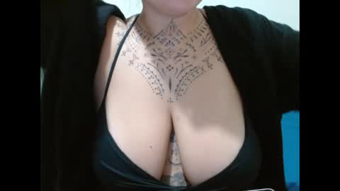 Snapshot of vaholiver chatting on 02-28-26, 01:39 Vah Oliver online show from 02-28-26, 01:39