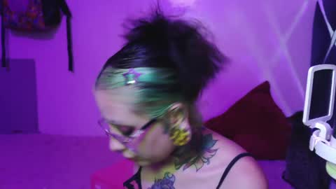 Snapshot of vainilla_l chatting on 05-10-26, 02:17 Vainilla Independent model online show from 05-10-26, 02:17