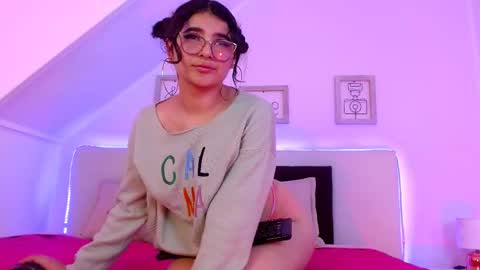 Snapshot of valeery_gomez chatting on 02-21-25, 07:54 Tifanny online show from 02-21-25, 07:54