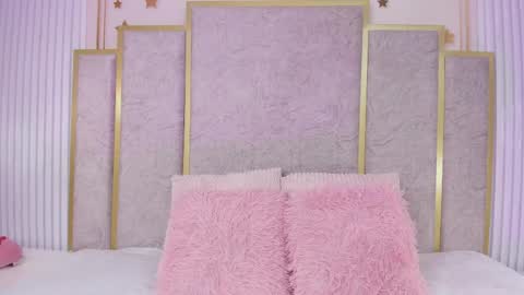 Snapshot of valen_petty chatting on 05-25-26, 06:58 Valen online show from 05-25-26, 06:58