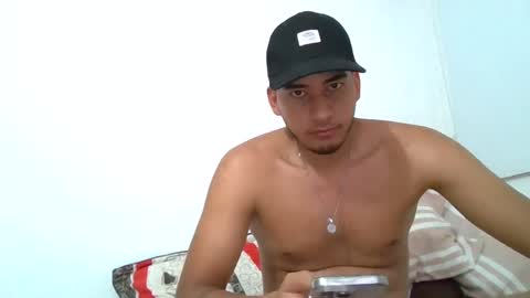 Snapshot of valen_sebas chatting on 02-02-25, 03:43 valen_sebas online show from 02-02-25, 03:43