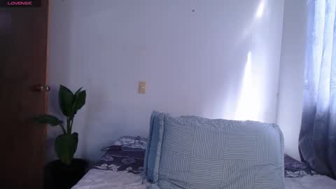 IG-valen mendoza99  twitter valenthompson99 online show from 05-01-26, 08:35