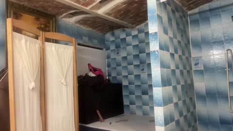 Snapshot of valent1nn chatting on 03-24-26, 02:00 Valentin independent Cam Boy online show from 03-24-26, 02:00