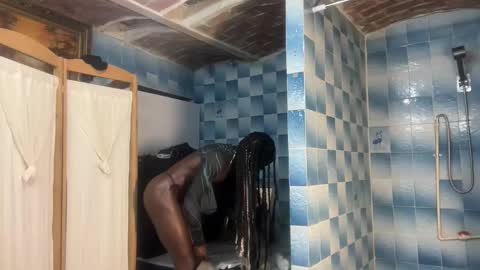 Snapshot of valent1nn chatting on 03-26-26, 08:53 Valentin independent Cam Boy online show from 03-26-26, 08:53