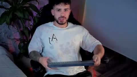 Snapshot of valenthinoking chatting on 09-23-25, 01:08 valenthinoking online show from 09-23-25, 01:08