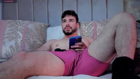 Snapshot of valenthinoking chatting on 10-15-25, 03:50 valenthinoking online show from 10-15-25, 03:50