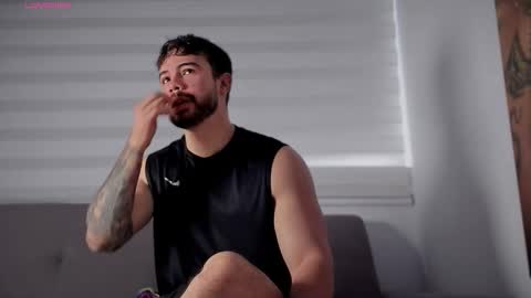 Snapshot of valenthinoking chatting on 10-25-25, 05:51 valenthinoking online show from 10-25-25, 05:51