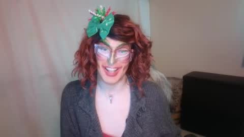 Snapshot of valentia_vickers chatting on 12-17-24, 12:12 Valentia online show from 12-17-24, 12:12