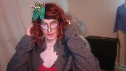 Snapshot of valentia_vickers chatting on 12-18-24, 02:10 Valentia online show from 12-18-24, 02:10