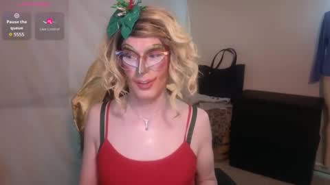 Snapshot of valentia_vickers chatting on 12-21-24, 01:26 Valentia online show from 12-21-24, 01:26