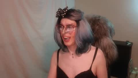 Snapshot of valentia_vickers chatting on 02-13-25, 12:57 Valentia online show from 02-13-25, 12:57