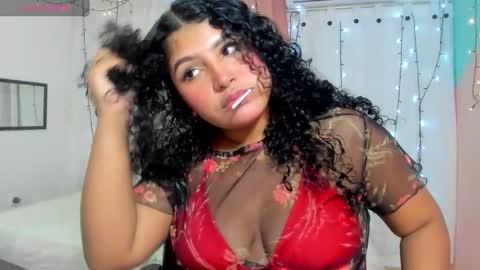 Snapshot of valentina_0_ chatting on 12-13-24, 04:22 Valentina online show from 12-13-24, 04:22