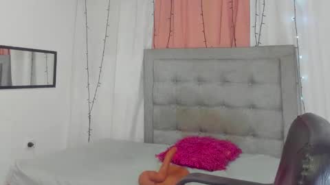 Snapshot of valentina_0_ chatting on 01-14-25, 06:13 Valentina online show from 01-14-25, 06:13