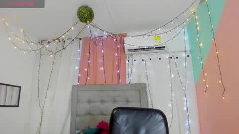 Snapshot of valentina_0_ chatting on 01-20-25, 06:31 Valentina online show from 01-20-25, 06:31