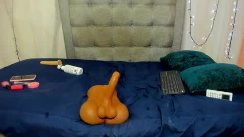 Snapshot of valentina_0_ chatting on 02-11-25, 10:04 Valentina online show from 02-11-25, 10:04