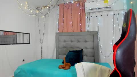 Snapshot of valentina_0_ chatting on 02-14-25, 03:54 Valentina online show from 02-14-25, 03:54