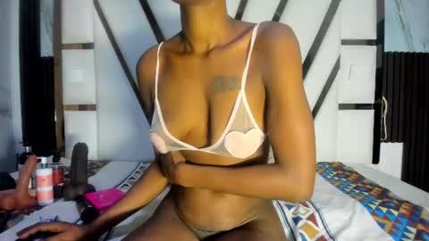 Snapshot of valentina_eboni chatting on 06-11-26, 01:49 Sharon online show from 06-11-26, 01:49