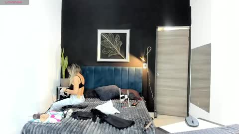 Snapshot of valentina_herrrera chatting on 05-19-26, 02:01 valentina_herrrera online show from 05-19-26, 02:01