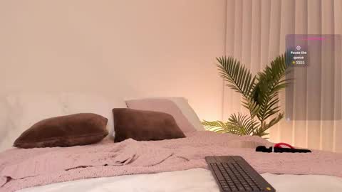 VALENTINA  online show from 11-28-25, 12:13