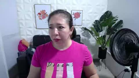 Snapshot of valentina_mature chatting on 01-16-25, 11:27 Valentina online show from 01-16-25, 11:27